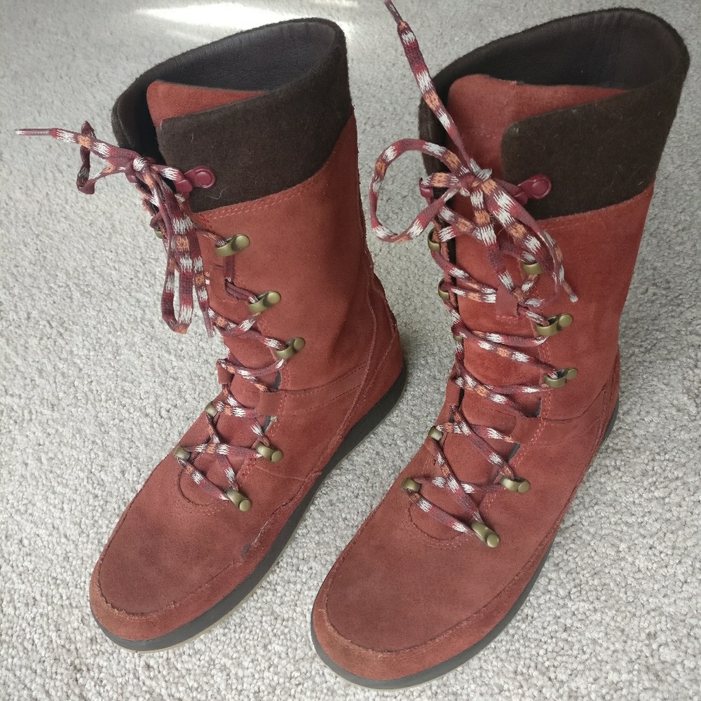 Chaco Andorra sz 8 Red Leather Boots